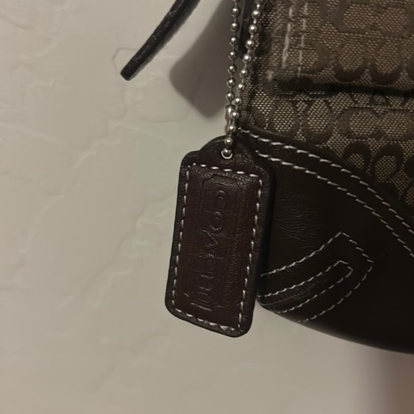 Vintage Coach shoulder bag in gently used condition - Picture 3 of 8